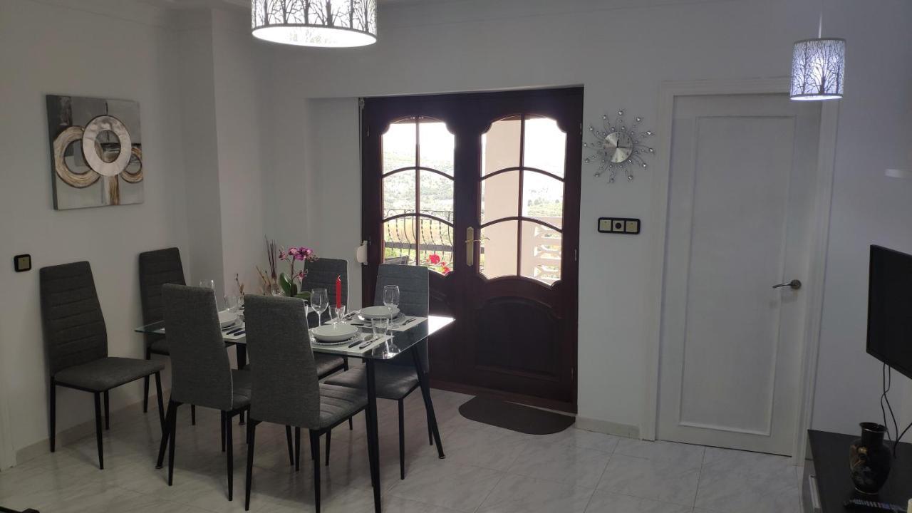 The Triplets Apartment Agres ภายนอก รูปภาพ