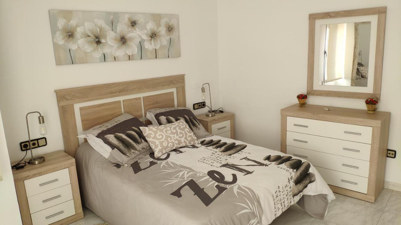 The Triplets Apartment Agres ภายนอก รูปภาพ